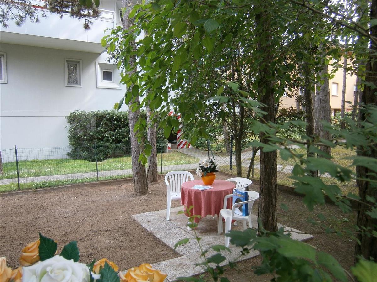 Elia Apartment Bibione Bagian luar foto