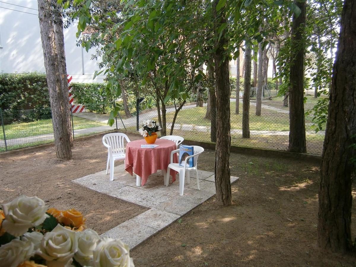 Elia Apartment Bibione Bagian luar foto