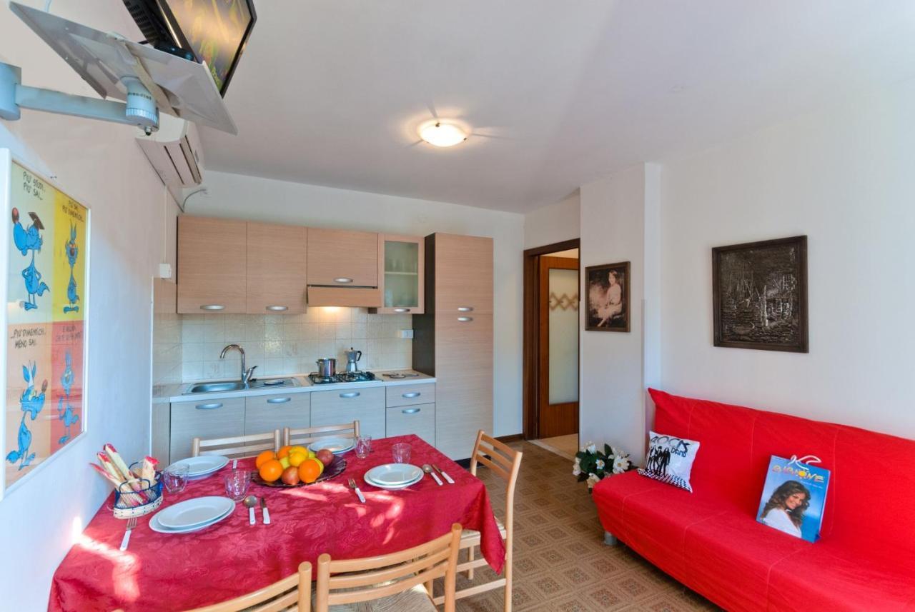 Elia Apartment Bibione Bagian luar foto